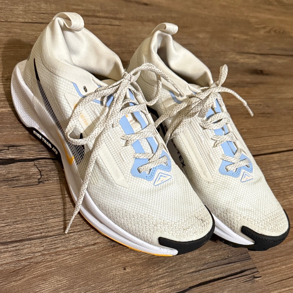 Nike Women's Pegasus Trail 5 GTX White and Light Blue